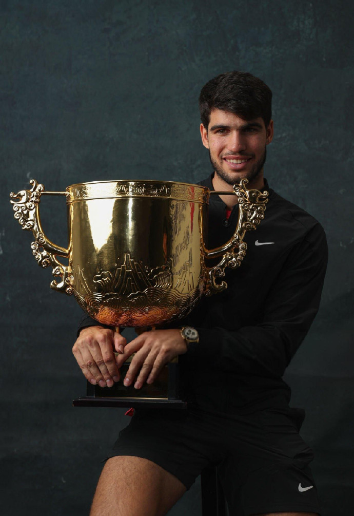 阿尔及利亚选手斩获金牌,成绩优秀 阿尔及利亚选手斩获金牌,成绩优秀