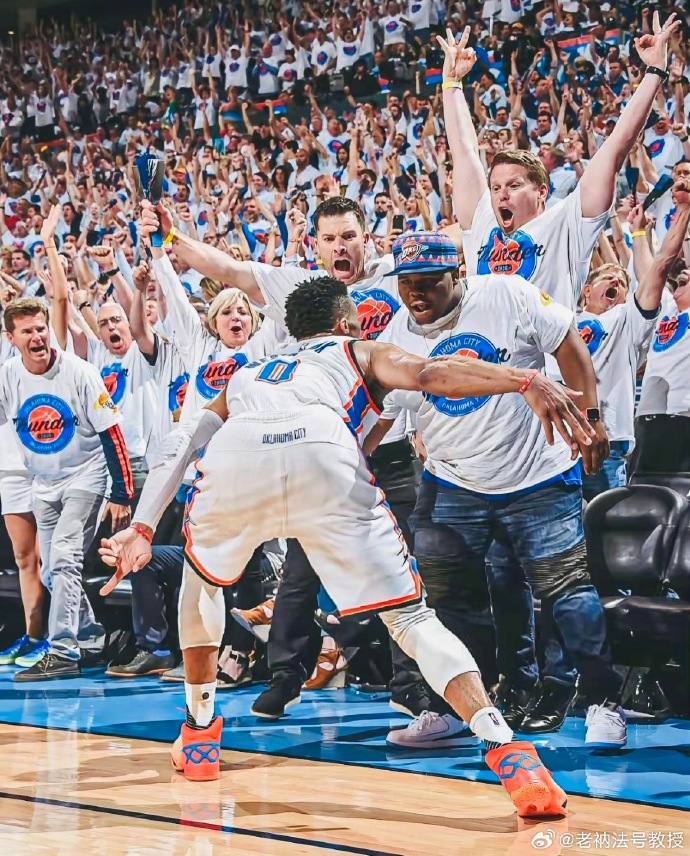 各国篮球队在场上奋勇拼搏,赢得球迷掌声 各国篮球队在场上奋勇拼搏,赢得球迷掌声