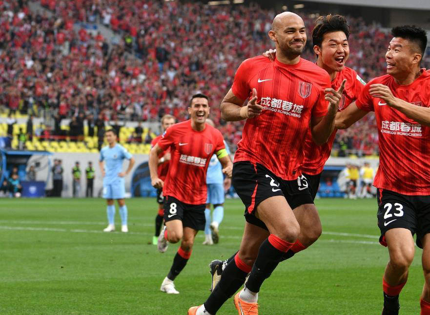 高拉特射门如神助攻,领队走向巅峰 高拉特射门如神助攻,领队走向巅峰