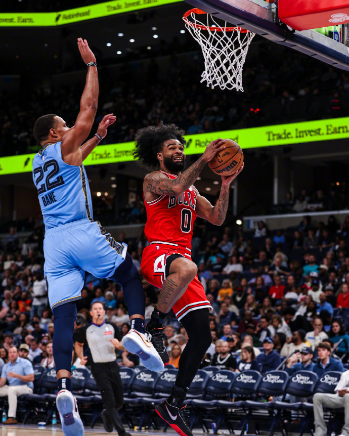 小牛队在加时赛中逆袭,战胜灰熊队反超战绩 小牛队在加时赛中逆袭,战胜灰熊队反超战绩