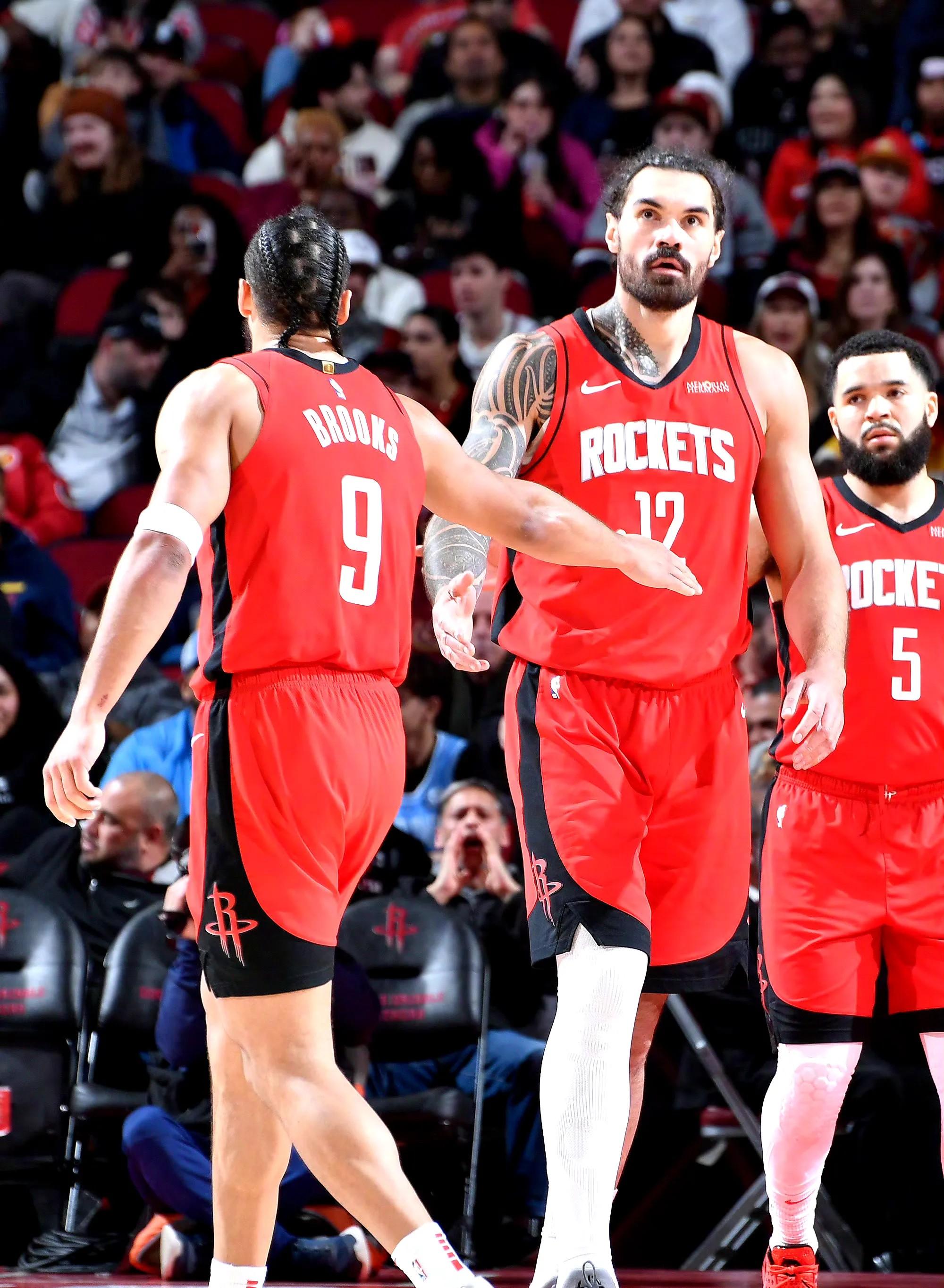 火箭击败独行侠,取得新赛季首胜 火箭击败独行侠,取得新赛季首胜