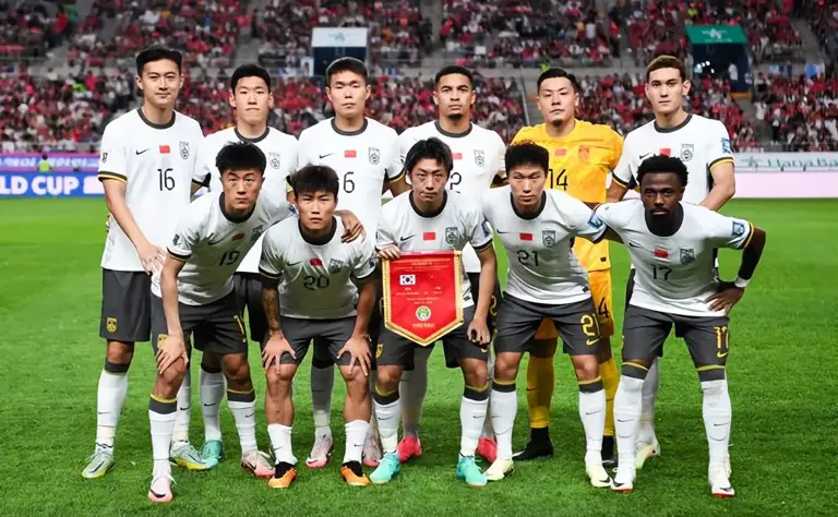 球员赛场表现备受瞩目,提升球队实力 球员赛场表现备受瞩目,提升球队实力