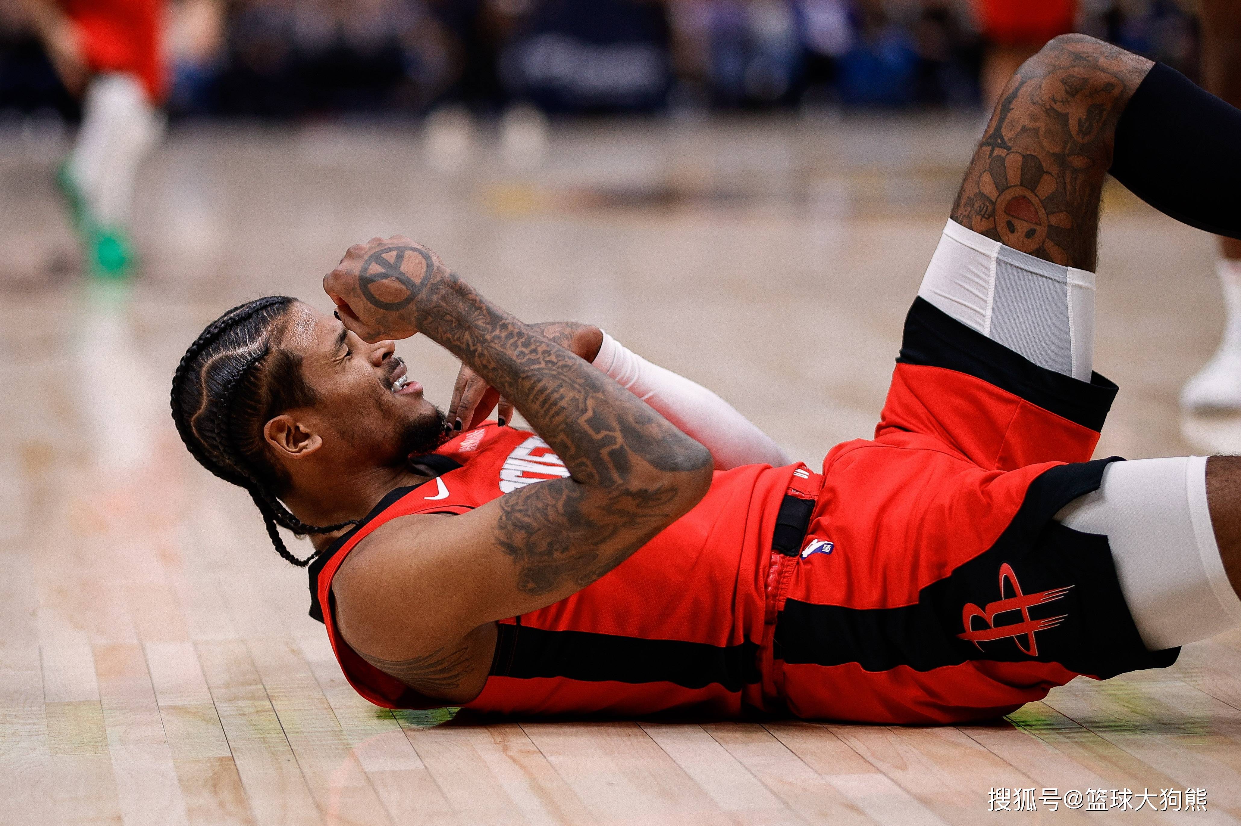 火箭客场遇雄鹿,出现暴走但未能取胜 火箭客场遇雄鹿,出现暴走但未能取胜