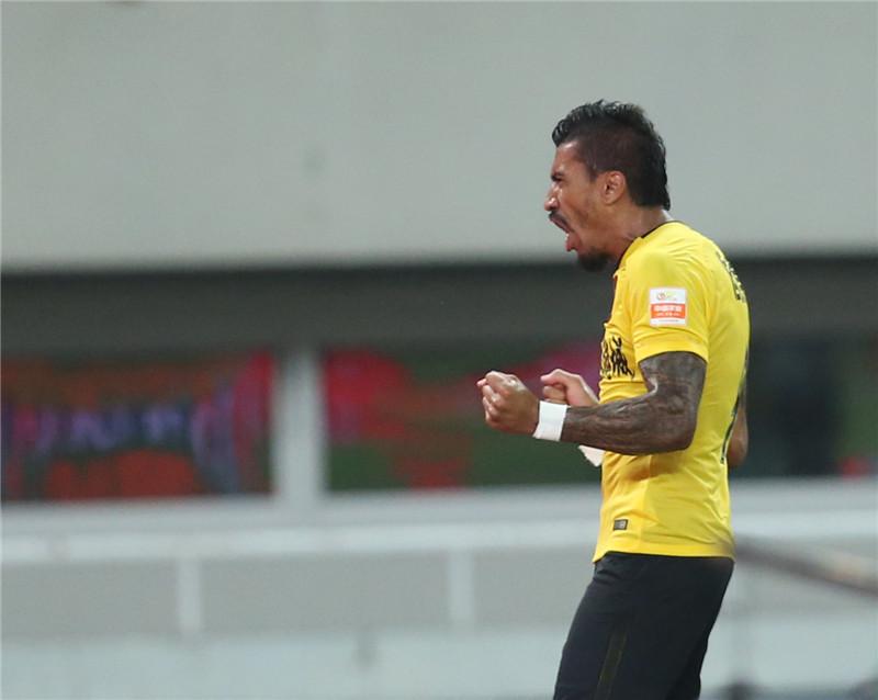 球迷热议毛毛的致命三分球,成为比赛转折点 球迷热议毛毛的致命三分球,成为比赛转折点