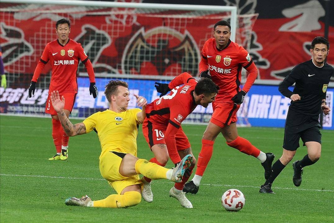 上港背水一战,迎战劲敌鲁能争夺三分 上港背水一战,迎战劲敌鲁能争夺三分