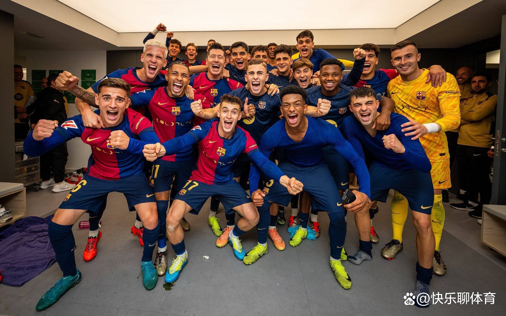 足球巨星联袂亮相,球迷热情高涨 足球巨星联袂亮相,球迷热情高涨