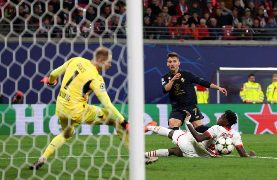 拜仁负皇马,欧冠前景渐行渐远 拜仁负皇马,欧冠前景渐行渐远