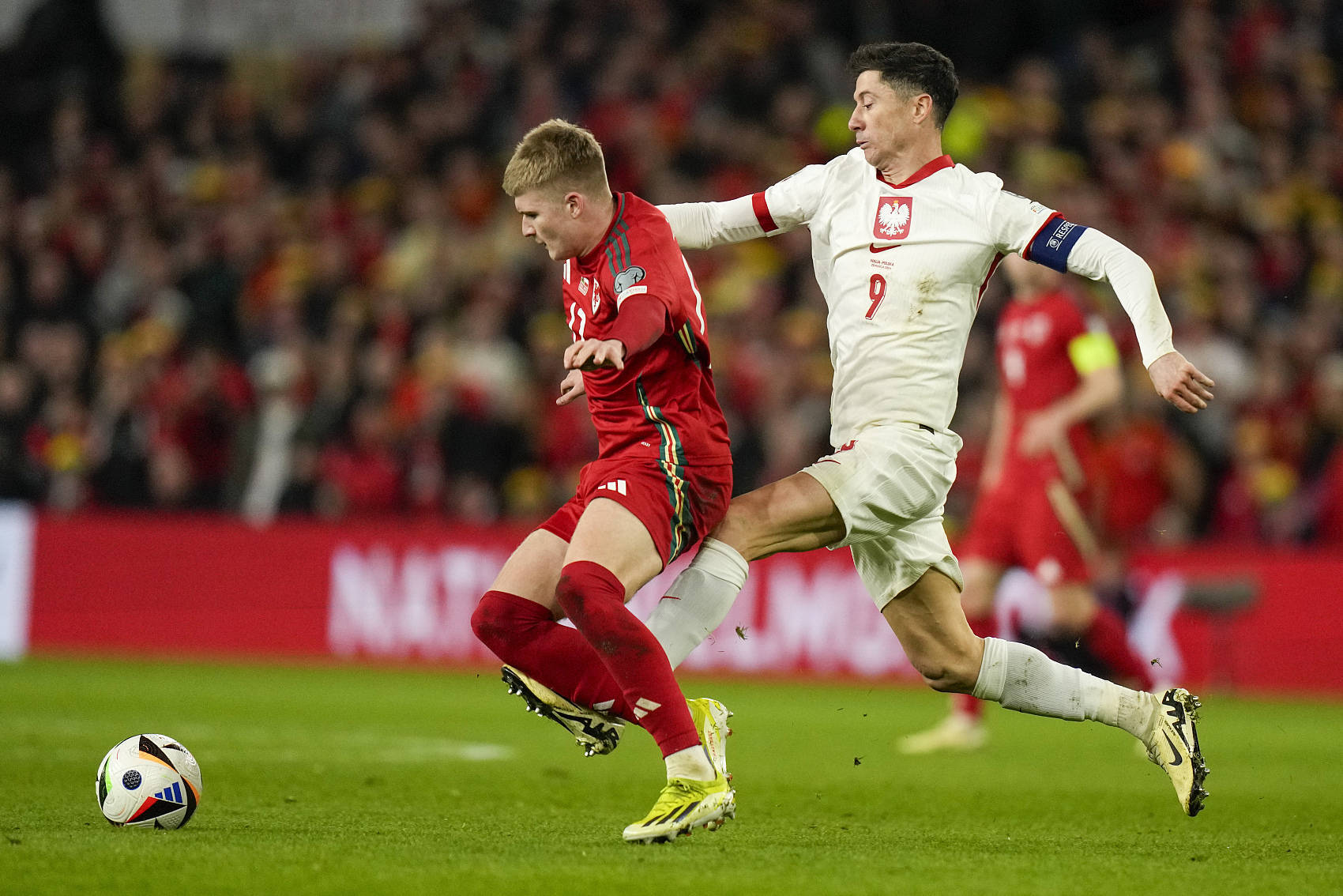 波兰队在欧预赛中取得胜利,晋级欧洲杯淘汰赛 波兰队在欧预赛中取得胜利,晋级欧洲杯淘汰赛