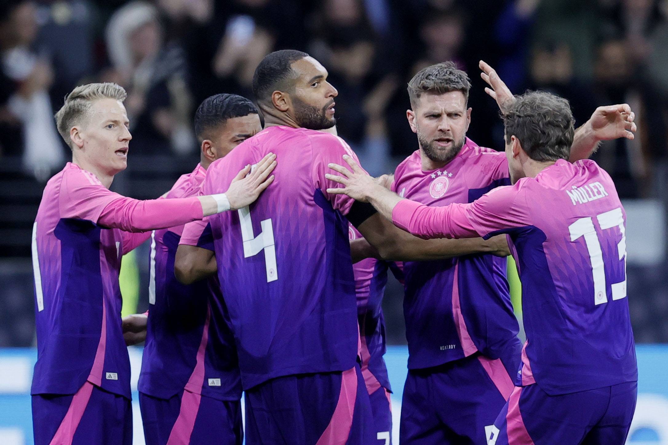 荷兰在欧洲杯预选赛中逆转击败德国 荷兰在欧洲杯预选赛中逆转击败德国