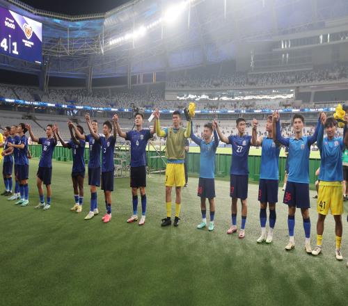 足球迷吧组织粉丝活动,球队支持力量大增 足球迷吧组织粉丝活动,球队支持力量大增