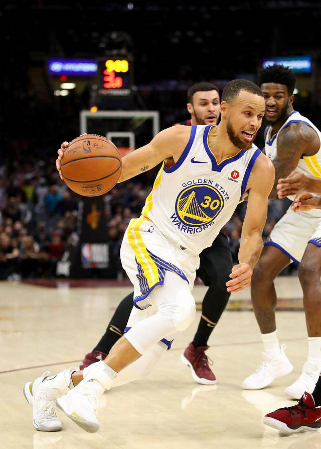 勇士队主场连胜,火力全开赢下胜仗 勇士队主场连胜,火力全开赢下胜仗