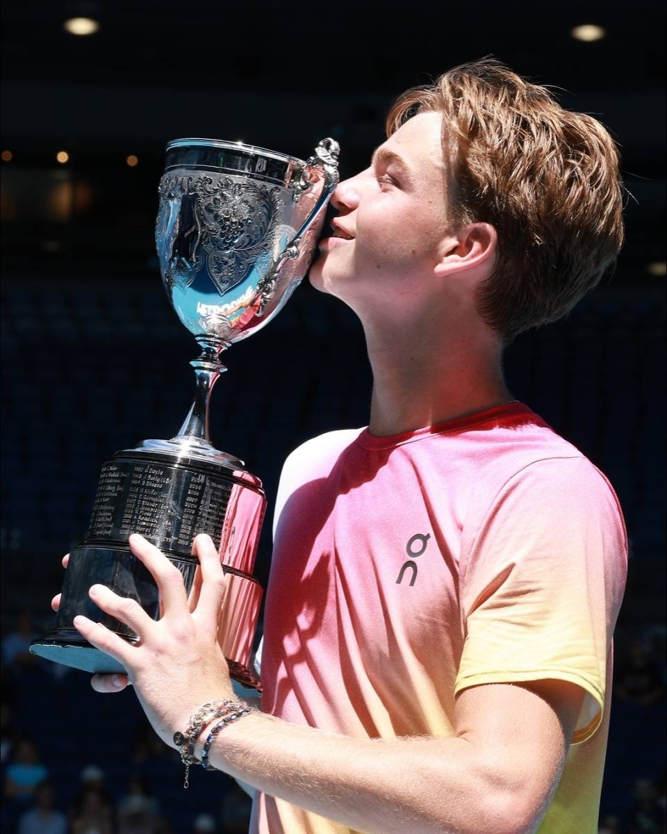 少年天才球员在比赛中引爆全场 少年天才球员在比赛中引爆全场