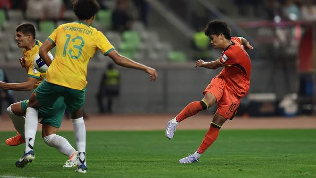 广州队战胜四川队,取得两连胜表现强劲 广州队战胜四川队,取得两连胜表现强劲