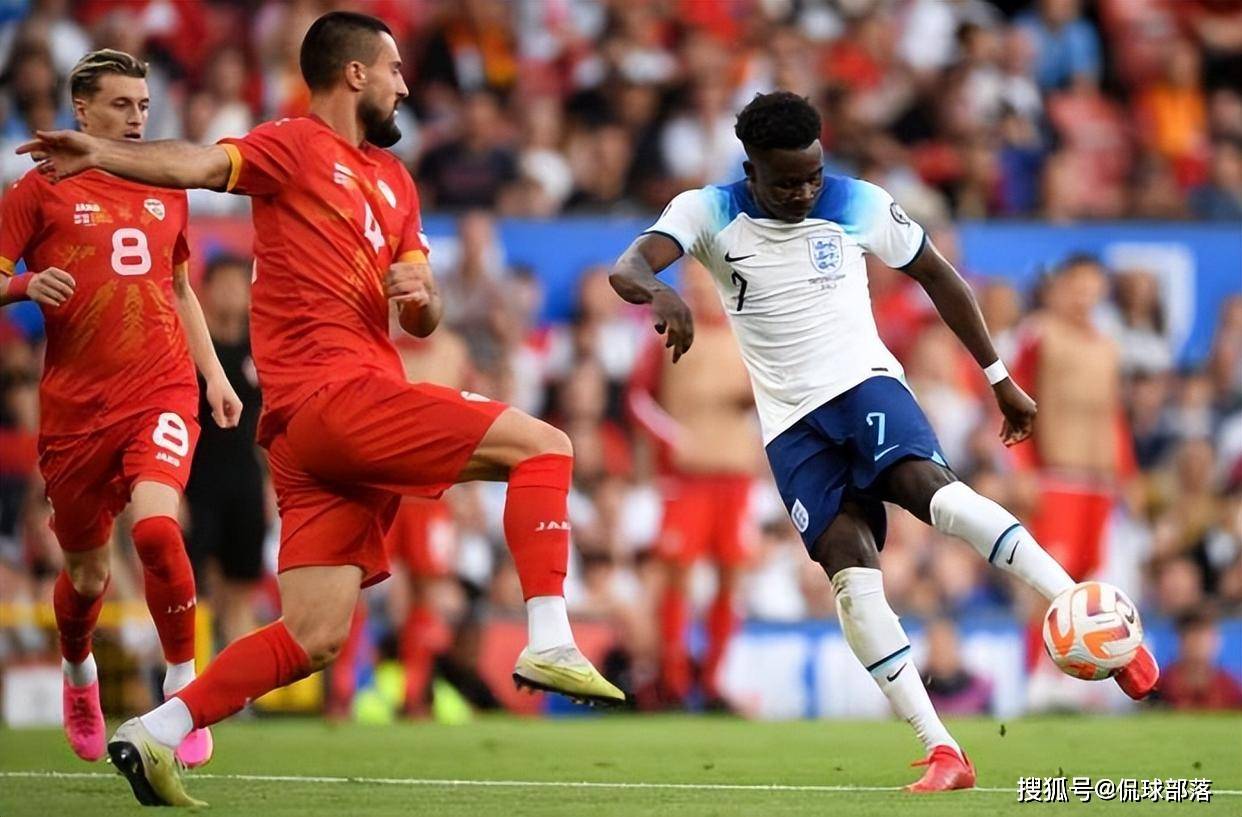 火爆!欧洲杯预选赛热火朝天,球迷热情支持 火爆!欧洲杯预选赛热火朝天,球迷热情支持