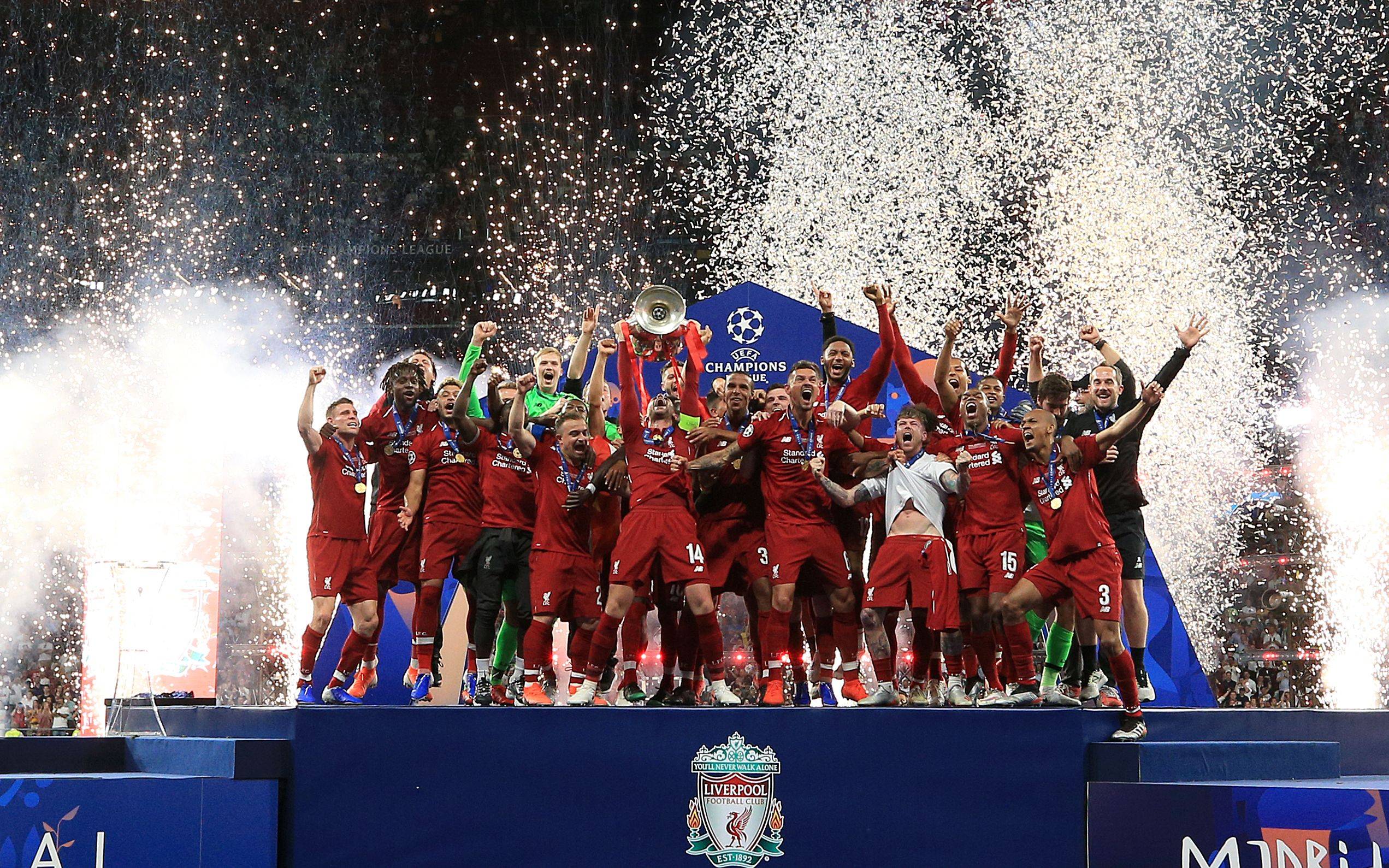 胜者为尊,足球比赛争夺激烈 胜者为尊,足球比赛争夺激烈