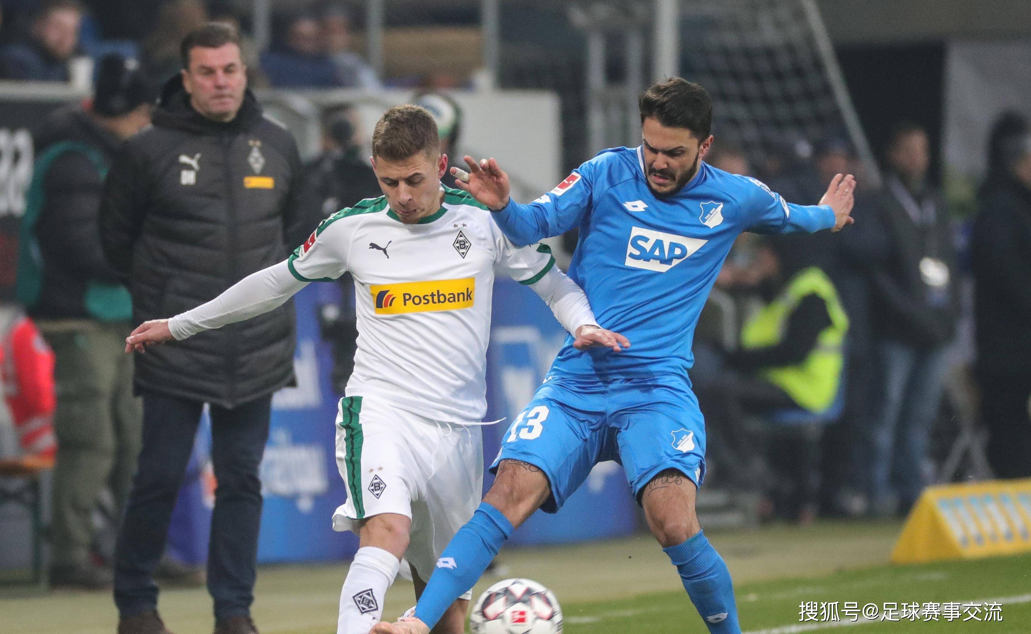 胜者为尊,足球比赛争夺激烈 胜者为尊,足球比赛争夺激烈