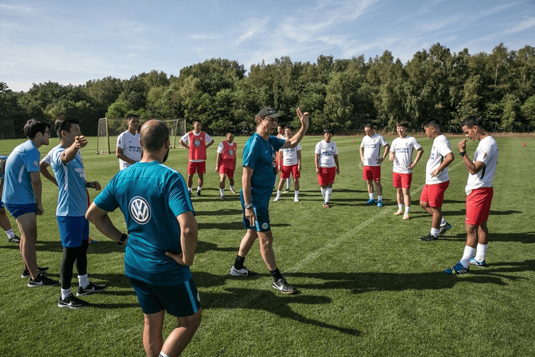 沃尔夫斯堡中场组织有方，球队风格明显