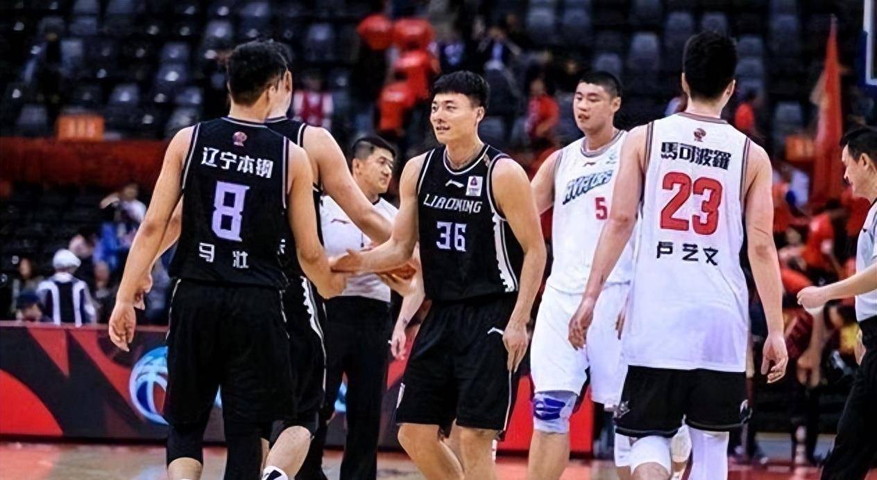 嘉兴男篮艰难取胜,团结一心获胜 嘉兴男篮艰难取胜,团结一心获胜