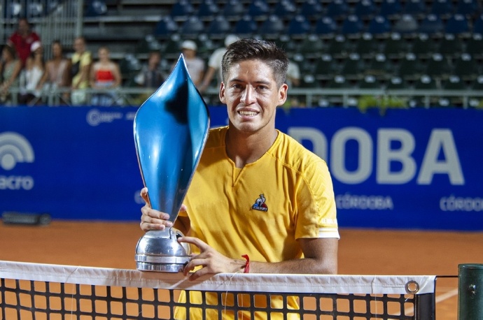 圣埃蒂安球员新晋人气王,人称球场 圣埃蒂安球员新晋人气王,人称球场