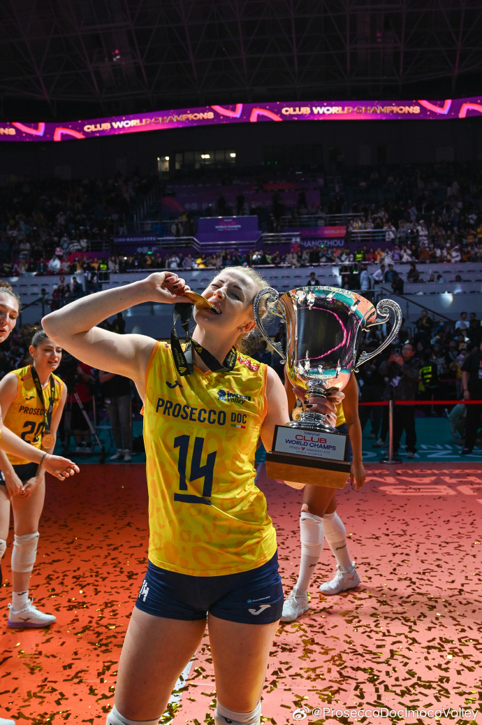 丹麦女排奋力拼搏,终取胜利 丹麦女排奋力拼搏,终取胜利