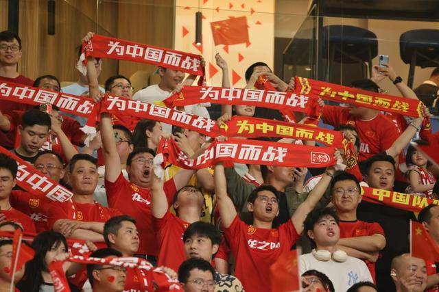 河南队主场作战,球迷积极助威队伍 河南队主场作战,球迷积极助威队伍