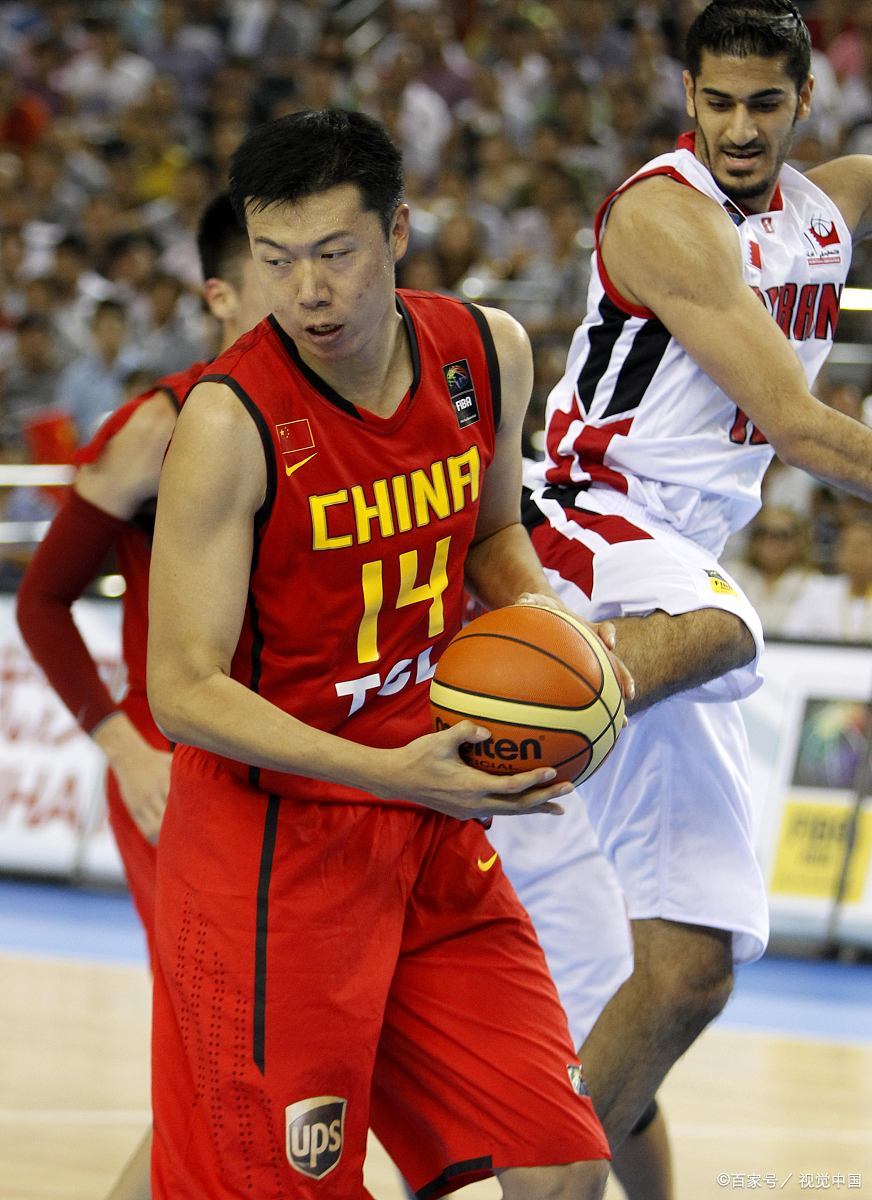 篮球队伍中一位特别球员的表现备受关注? 篮球队伍中一位特别球员的表现备受关注?