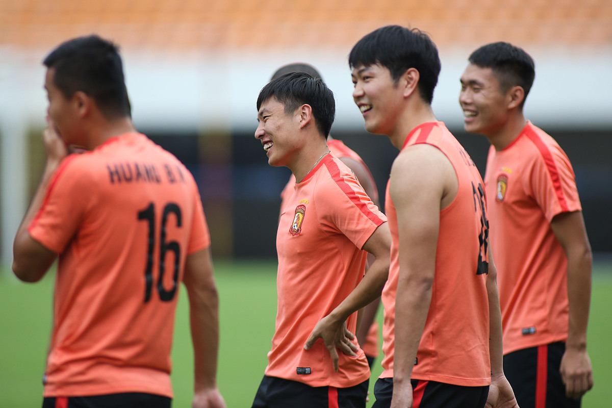 替补球员挺身而出,为球队赢得胜利立下功劳 替补球员挺身而出,为球队赢得胜利立下功劳