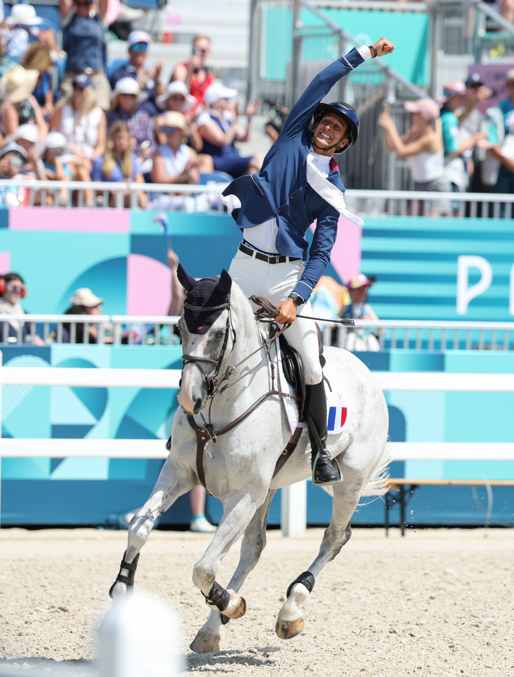 新西兰代表团在马术比赛中斩获金牌 新西兰代表团在马术比赛中斩获金牌