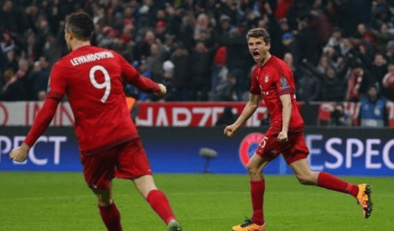 法兰克福中场球员迅速调整状态,连续传球创造机会 法兰克福中场球员迅速调整状态,连续传球创造机会