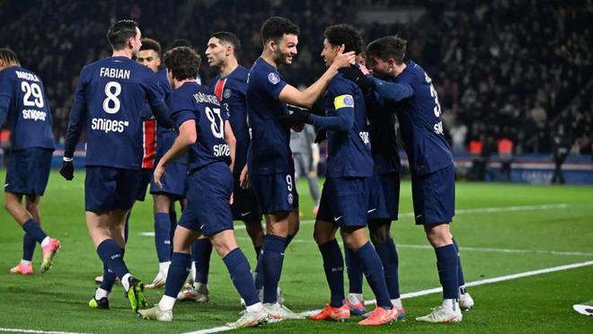 里尔客场不敌巴黎联队,积分稍有下滑但保持竞争力 里尔客场不敌巴黎联队,积分稍有下滑但保持竞争力