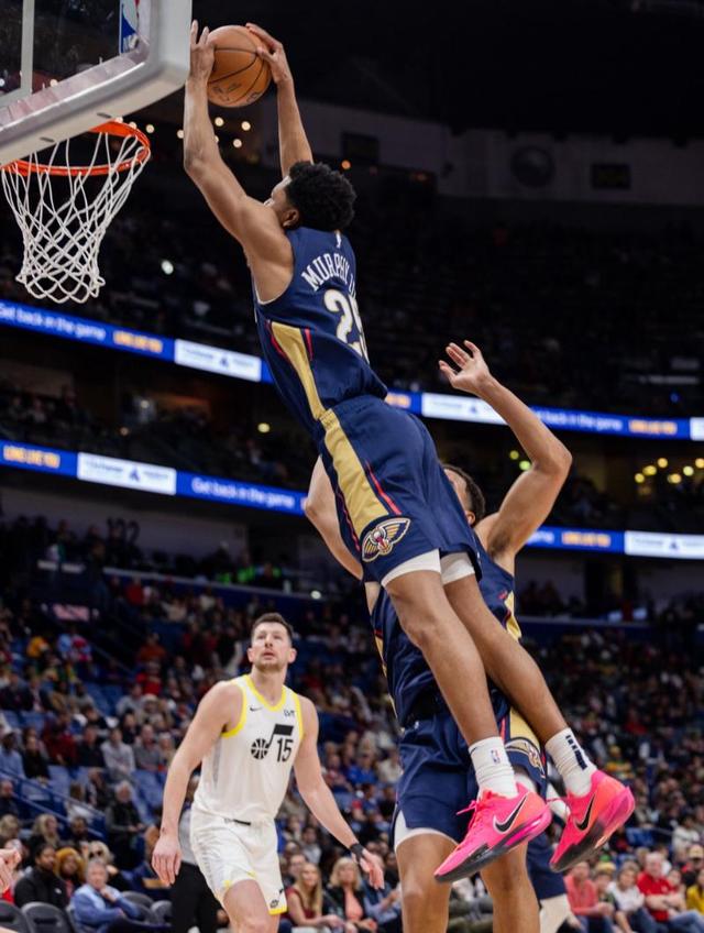 鹈鹕前锋发挥出色,成为球队最大助力 鹈鹕前锋发挥出色,成为球队最大助力