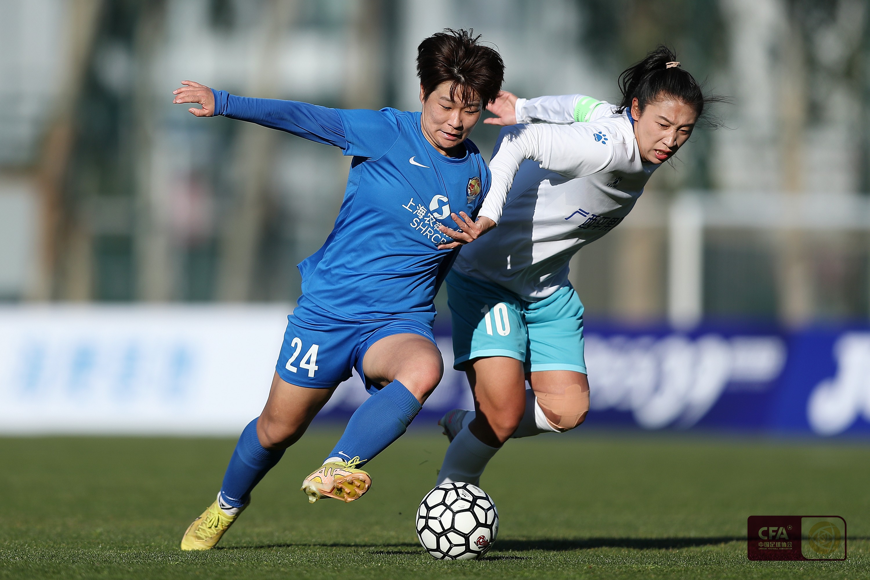 足球赛事中,女队奋力拼搏,乐享比赛! 足球赛事中,女队奋力拼搏,乐享比赛!