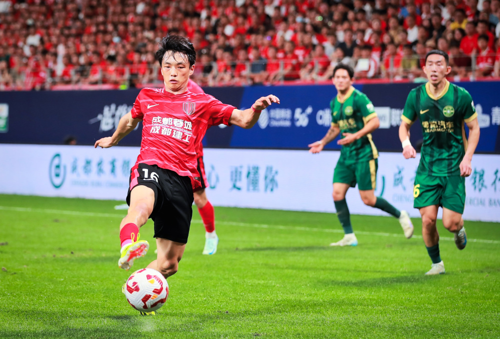 四川队连胜,继续领跑全场取得优势 四川队连胜,继续领跑全场取得优势