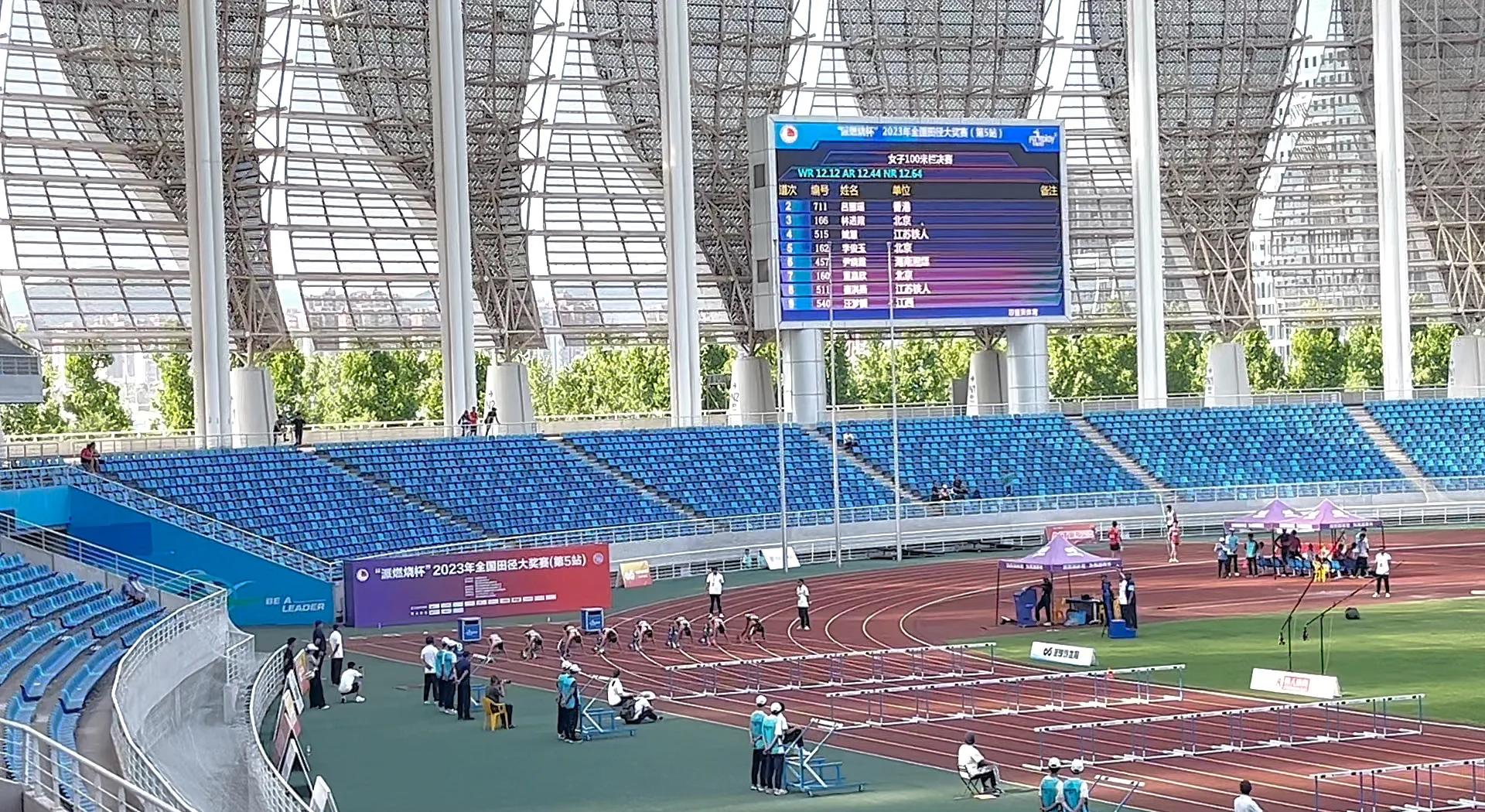 冲刺终点加拿大选手夺冠 冲刺终点加拿大选手夺冠