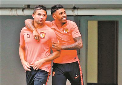 广州恒大取胜天津泰达,稳坐榜首位置 广州恒大取胜天津泰达,稳坐榜首位置