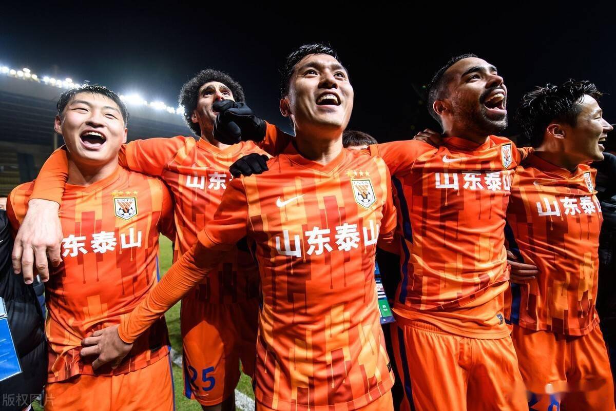 夺冠热浪席卷,中超联赛球员斗志昂扬 夺冠热浪席卷,中超联赛球员斗志昂扬